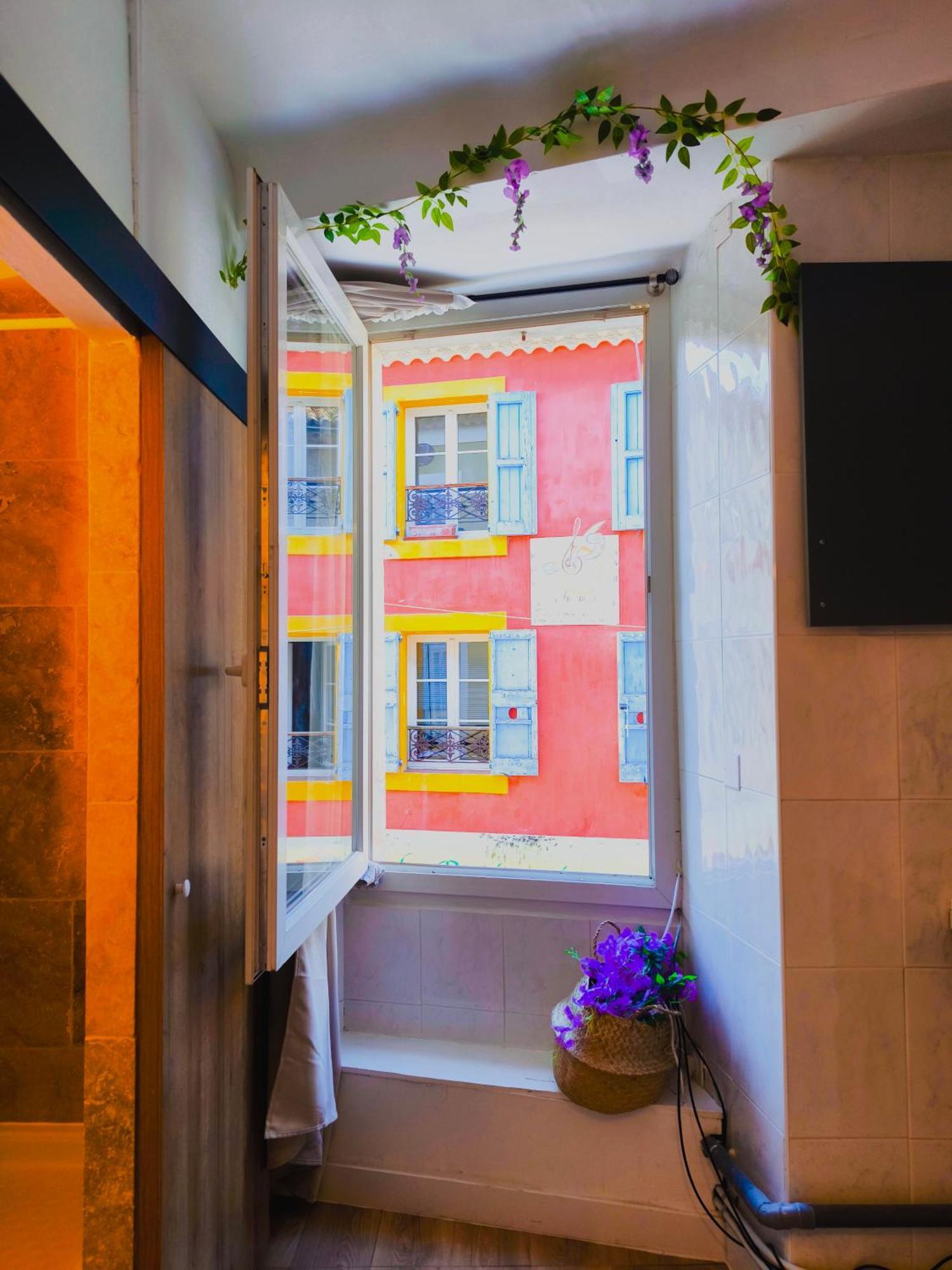 Le King & Suites Etoilees Gréoux-les-Bains Exteriör bild