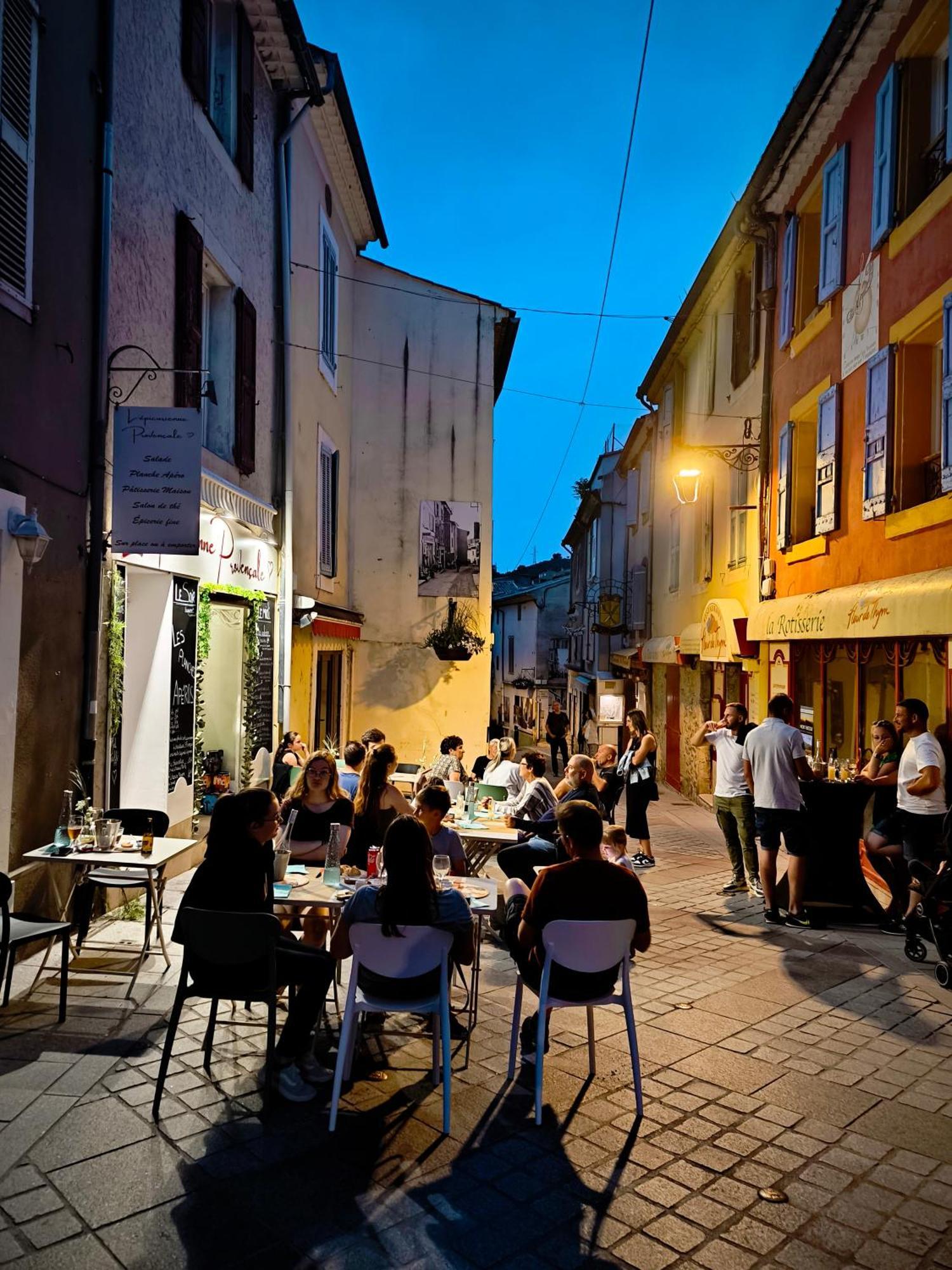 Le King & Suites Etoilees Gréoux-les-Bains Exteriör bild
